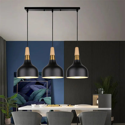 Luxus Pendel moderne 3-flammige Hängeleuchte in Schwarz-Gold mit Holzakzenten über Esstisch, elegantes Design für zeitgenössische Esszimmerbeleuchtung